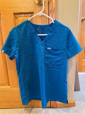 Figs Women’s Teal V-Neck Short Sleeve Scrub Top with Chest Pocket